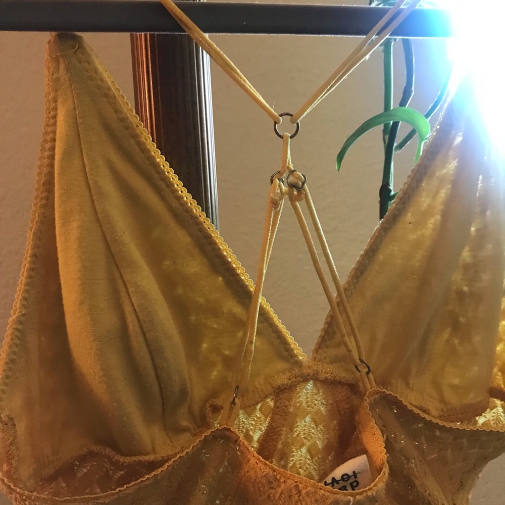 Backless yellow one piece - Picture 4 of 5